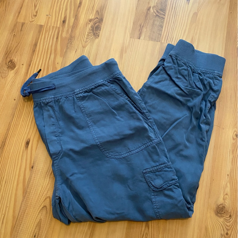AE Cargo pants, cropped